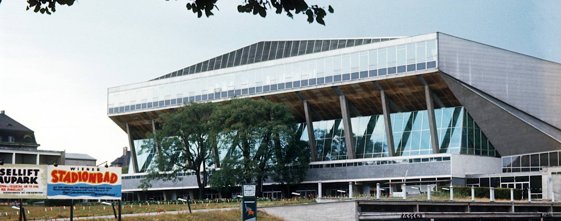 The exterior of the Wiener Stadthalle