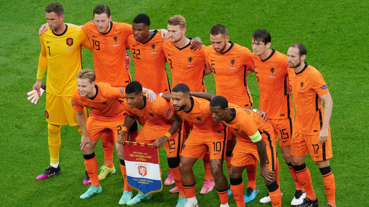 The Netherlands Pose For A Team Photo V2 398 