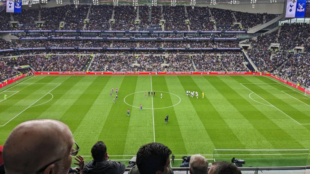 Tottenham Hotspur and Crystal Palace prepare for kick-off