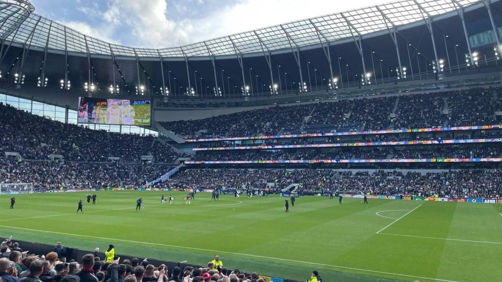 Tottenham Hotspur play Nottingham Forest