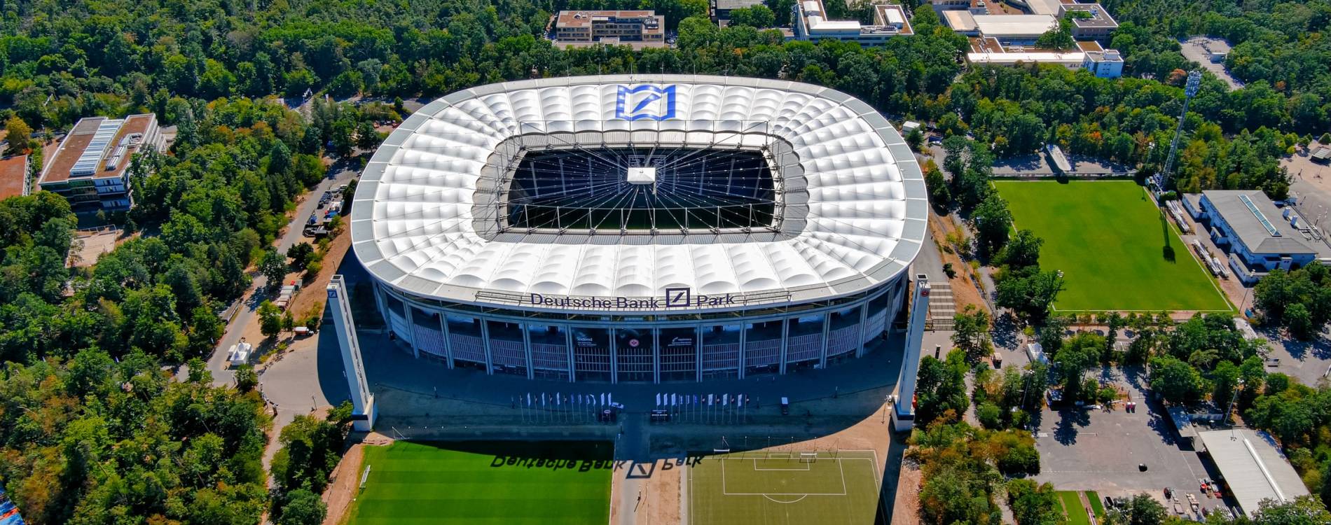 Дойче банк парк стадион. Коммерцбанк Арена Франкфурт. Waldstadion.